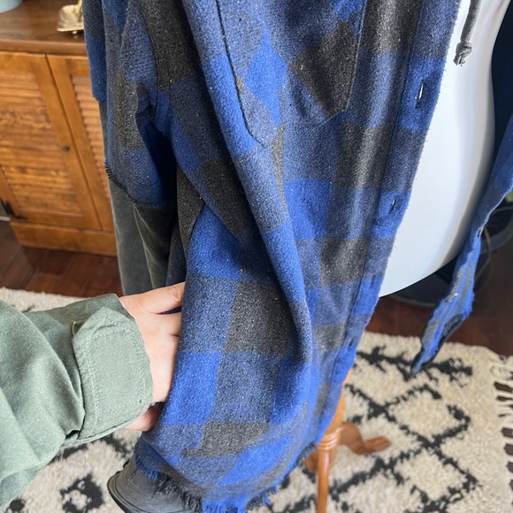Oli & Hali Blue and Charcoal Gray Plaid Flannel Distressed Shacket Hooded Jacket - Picture 12 of 14